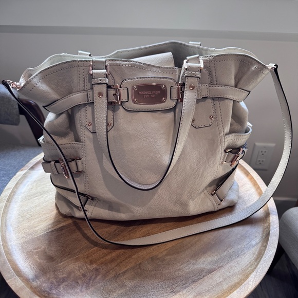 Michael Kors Gansevoort Ivory Cream Crossbody Shoulder Bag Tote with Rose Gold - Picture 4 of 17